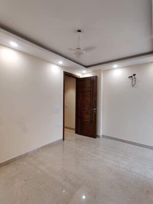 Room in 2 BHK Builder Floor at RWA Tomar Colony, Mukundpur – for Sale