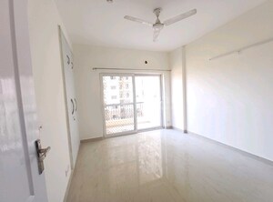 3 BHK Apartment For Sale in Nimbus The Hyde park, Sector 78