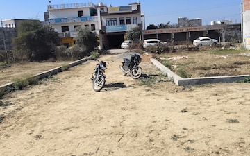 Plot For Sale in Jankipuram Extension