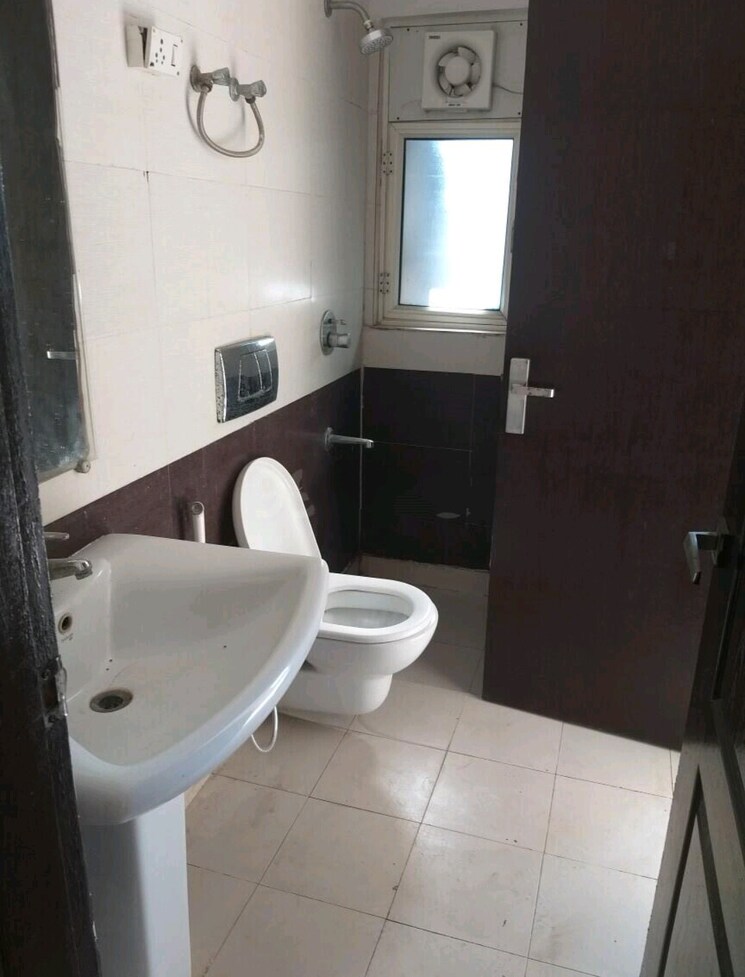 Bathroom, amrapali-zodiac 2 Bedroom 1075 Sq.Ft. Apartment In Sector 120 Noida 8446432