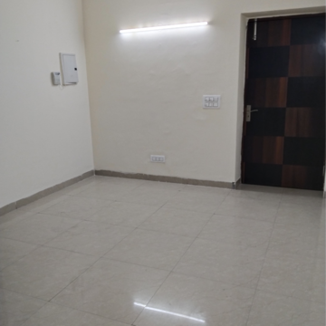 Room in 2 BHK Apartment at Unitech Uniworld Gardens 2, Malibu Town – for Rent
