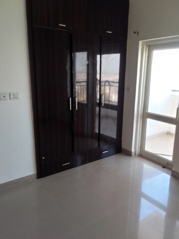 Room in 3 BHK Apartment at Ramprastha Awho, Sector 95 – for Rent