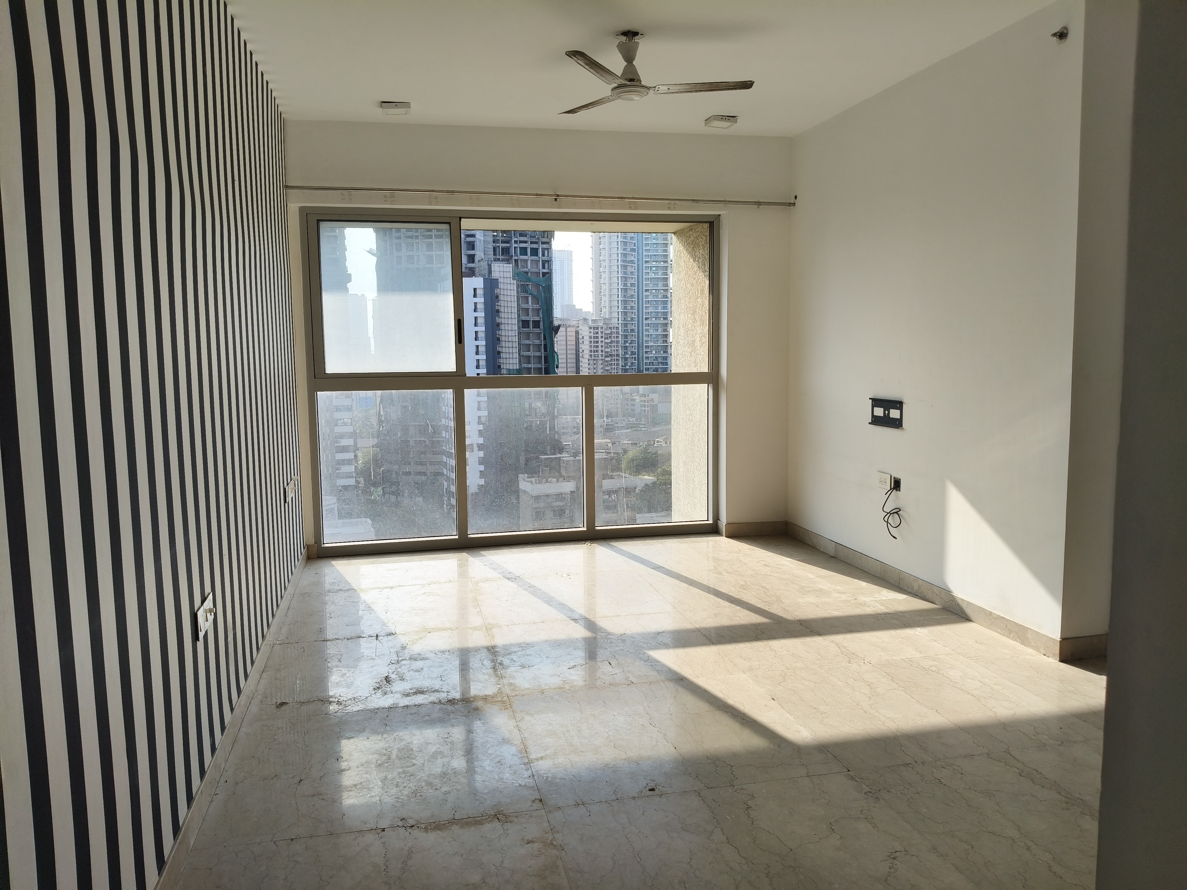2 BHK + Pooja Room,Servant Room,Study Room,Extra Room Apartment For Sale in Lodha Venezia