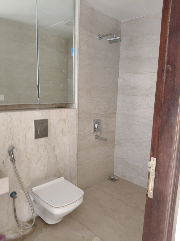 Bathroom, lodha-venezia 2 Bedroom 850 Sq.Ft. Apartment In Parel Mumbai 8446466