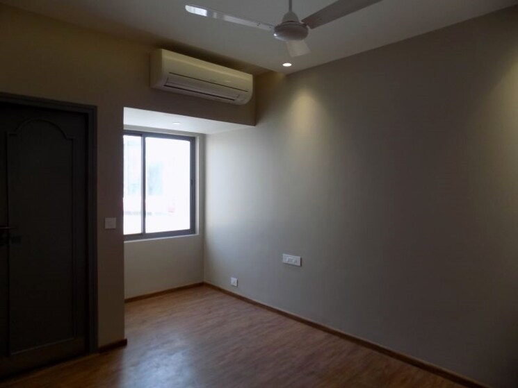 Room, hs-apartment 3 Bedroom 1850 Sq.Ft. Apartment In Cunningham Road Bangalore 8446514