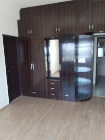Room in 2.5 BHK Apartment at Ramprastha Awho, Sector 95 – for Rent