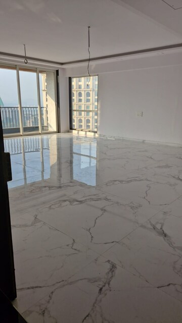 Room in 4 BHK Apartment at Powai – for Sale