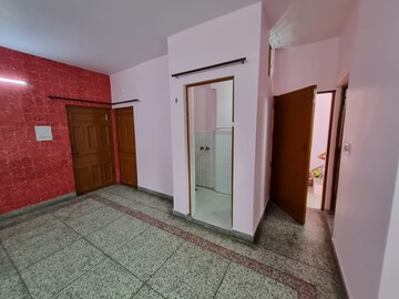 Room in 1.5 BHK Independent House at RWA Apartments Sector 12, Sector 12 – for Rent