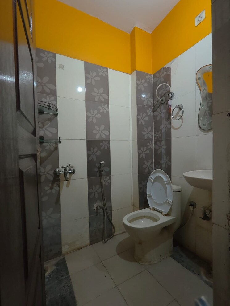 Bathroom, vaishali sector 5 2 Bedroom 800 Sq.Ft. Builder Floor In Vaishali Sector 5 Ghaziabad 8446599