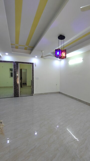 Furnished Amenities in 3 BHK Builder Floor at Gulmohar lane Welfare Association, Vaishali Sector 2 – for Rent