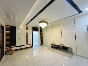 Room in 3 BHK Apartment at Mahatma Gandhi Inner Ring Road – for Sale