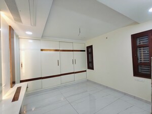 Room in 3 BHK Apartment at Mahatma Gandhi Inner Ring Road – for Sale