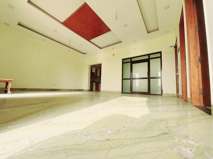 Room, sector 02 3.5 Bedroom 300 Sq.Yd. Builder Floor In Sector 02 Bahadurgarh 8446615