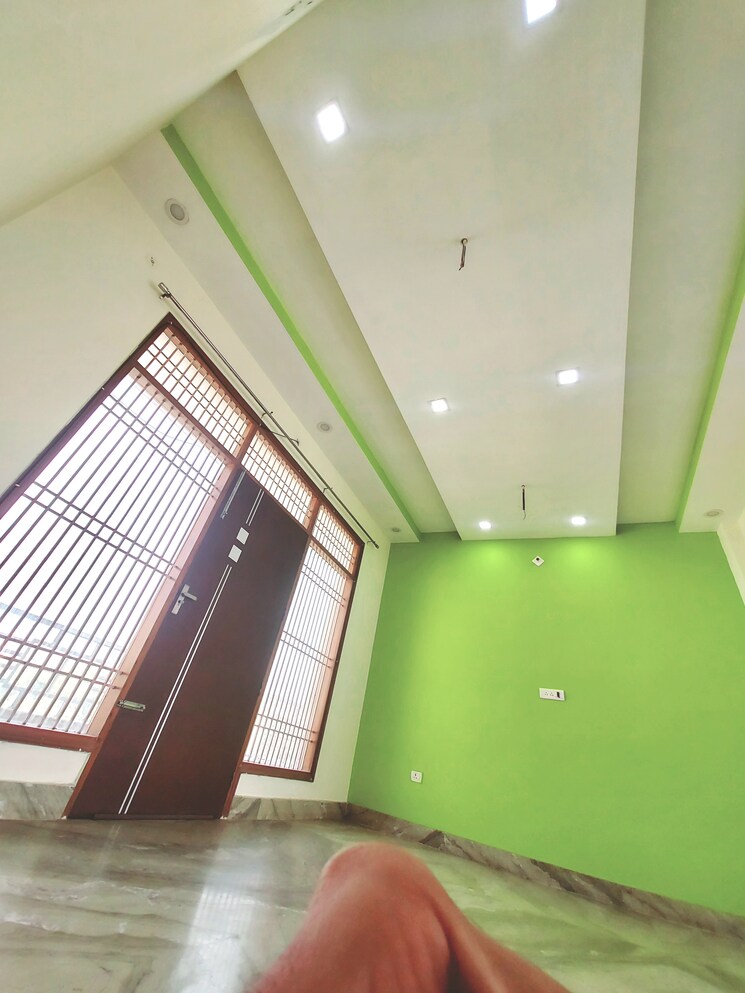 Room, sector 02 3.5 Bedroom 300 Sq.Yd. Builder Floor In Sector 02 Bahadurgarh 8446615