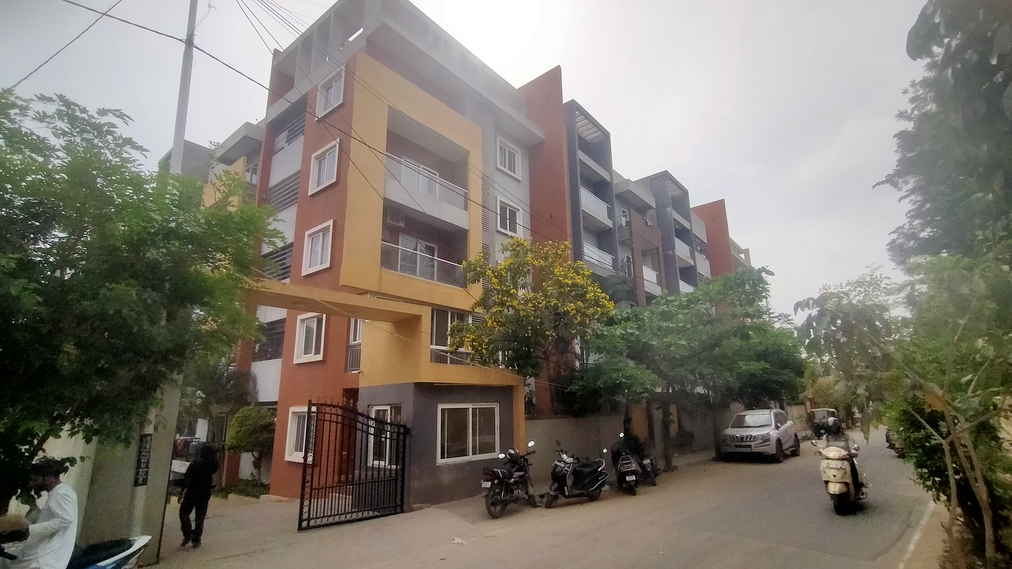 3 BHK + Extra Room 1600 Sq.Ft. Apartment in Amigo Lake View
