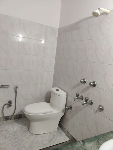 Attached Bathroom in 2 BHK Independent House at Sector 15 ii – for Rent
