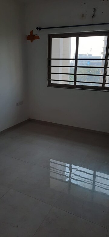 Room in 2 BHK Apartment at Sheth Vasant Oasis, Andheri East – for Rent