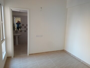 Room in 3 BHK Apartment at Gaur Atulyam, Omicron I Greater Noida – for Rent