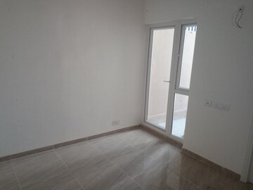 Room in 3 BHK Apartment at Gaur Atulyam, Omicron I Greater Noida – for Rent