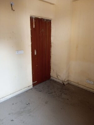 Room in 3 BHK Apartment at HIG Apartments, Omicron I Greater Noida – for Sale