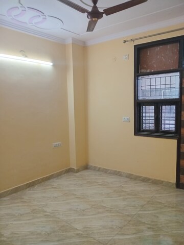 Room in 2 BHK Builder Floor at Nawada – for Rent