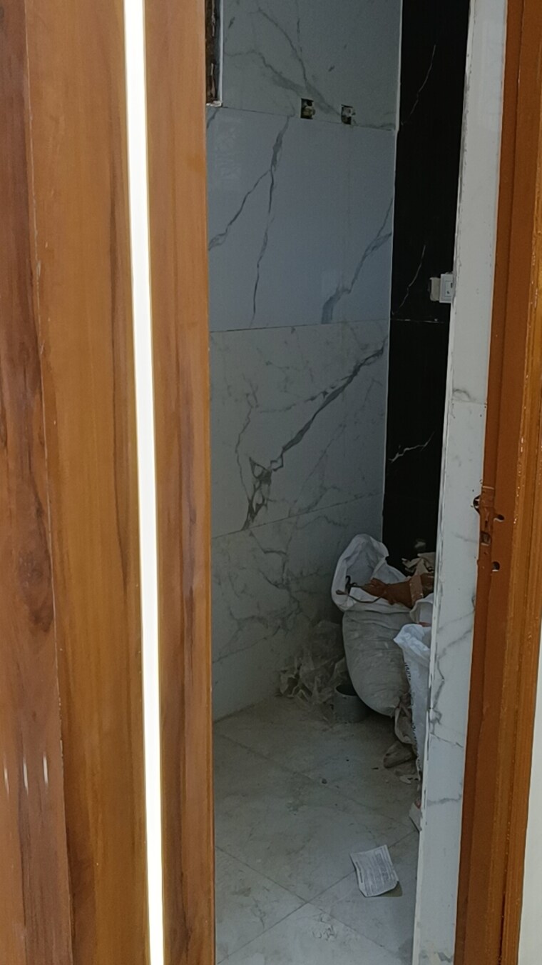 Bathroom, shalimar garden extension i 2 Bedroom 1000 Sq.Ft. Builder Floor In Shalimar Garden Extension I Ghaziabad 8446795
