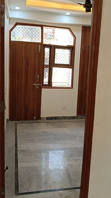 Room in 2 BHK Builder Floor at Shalimar Garden Extension 1 – for Sale