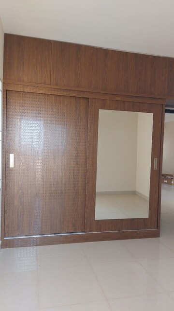 Room in 3 BHK Apartment at Shriram Luxor, Hennur Road – for Rent