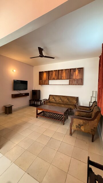 Living Room in 2 BHK Apartment at Gomti Nagar – for Rent