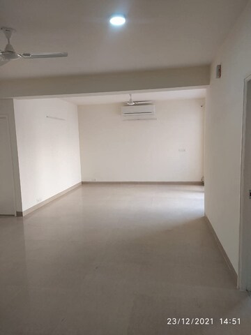 Room in 3 BHK Apartment at Emaar Emerald Floors Premier, Sector 65 – for Rent