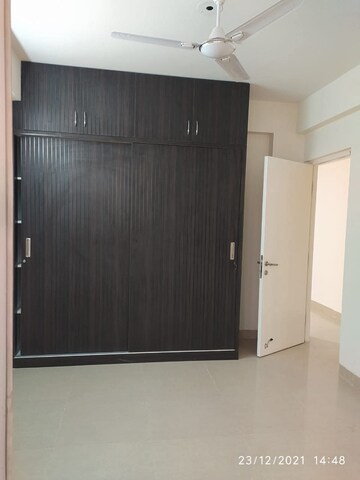 Room in 3 BHK Apartment at Emaar Emerald Floors Premier, Sector 65 – for Rent