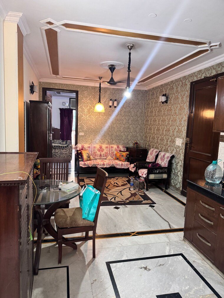 Gym, kalkaji 2.5 Bedroom 200 Sq.Yd. Builder Floor In Kalkaji Delhi 8446875