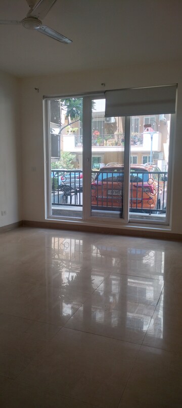 Room in 4 BHK Apartment at Emaar Emerald Floors Premier, Sector 65 – for Rent