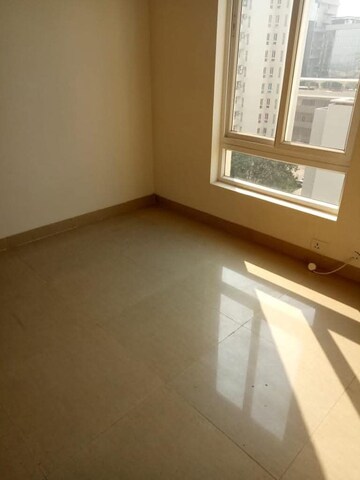 Room in 2 BHK Apartment at Emaar Emerald Estate, Sector 65 – for Rent
