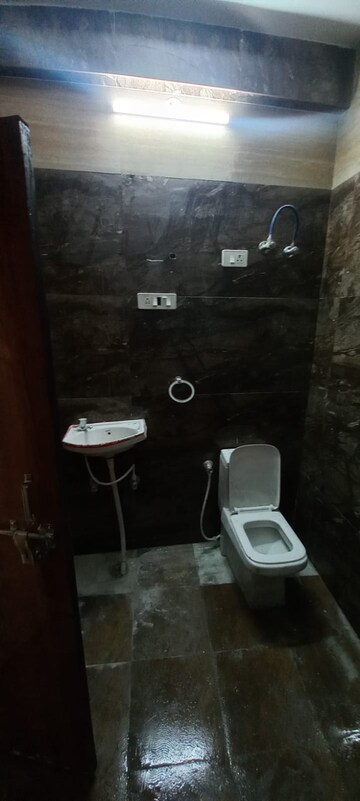 Bathroom in 2 BHK Builder Floor at Sector 23 – for Rent