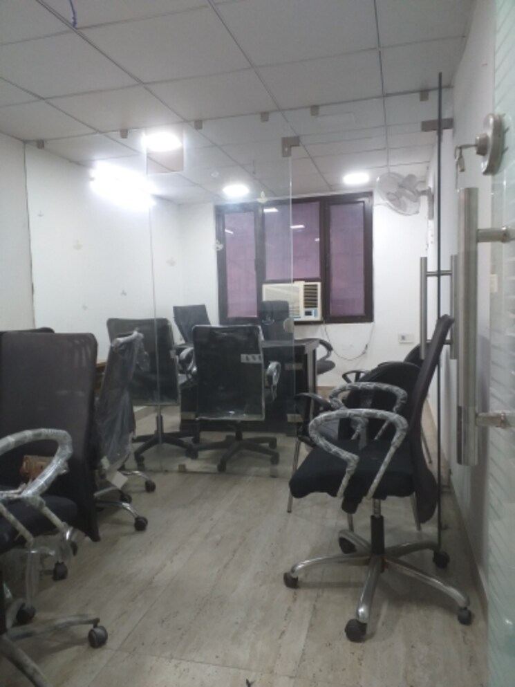 Team Area, east patel nagar Commercial Office Space 800 Sq.Ft. In East Patel Nagar Delhi 8447042
