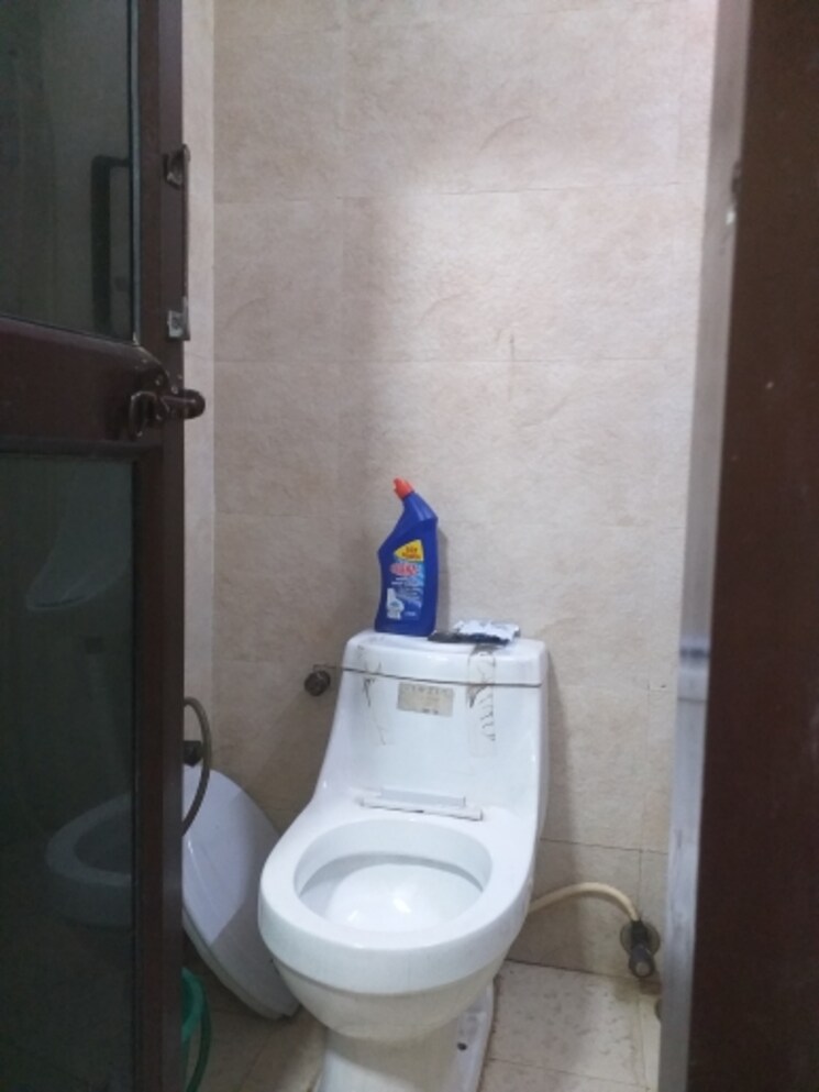 Washroom, east patel nagar Commercial Office Space 800 Sq.Ft. In East Patel Nagar Delhi 8447042