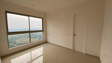 Room in 1 BHK Apartment at Hiranandani Fortune City, New Panvel – for Rent