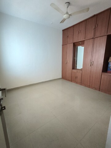 Room in 2 BHK Apartment at Kumar Primavera, Wadgaon Sheri – for Rent