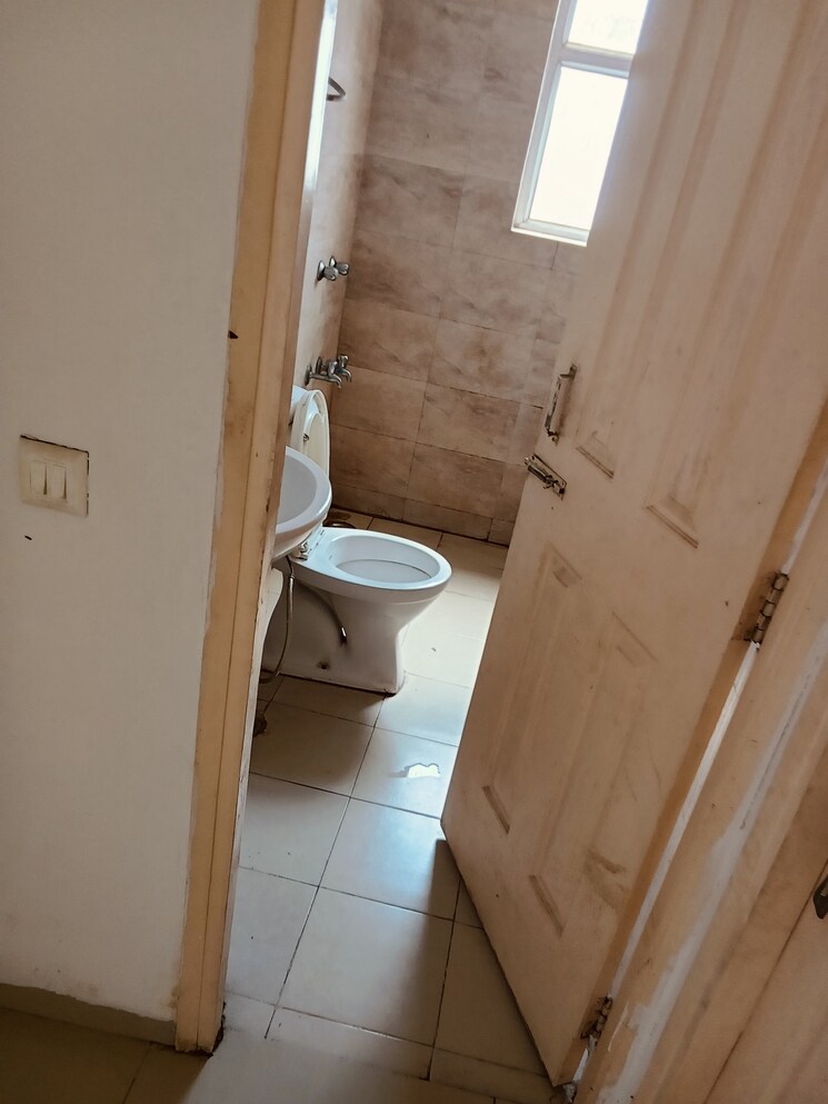 Bathroom, wave-dream-homes 2 Bedroom 808 Sq.Ft. Apartment In Wave City Ghaziabad 8447133