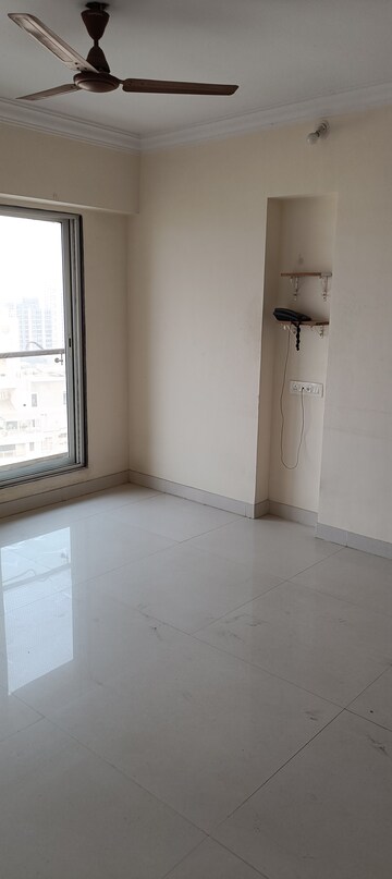 Room in 3 BHK Apartment at Amann Solitaire, Borivali West – for Rent