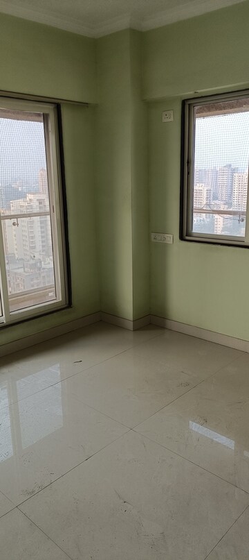 Room in 3 BHK Apartment at Amann Solitaire, Borivali West – for Rent