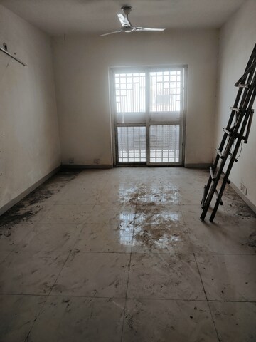 Room in 4 BHK Apartment at BPTP Park Elite Floor II, Sector 75 – for Rent