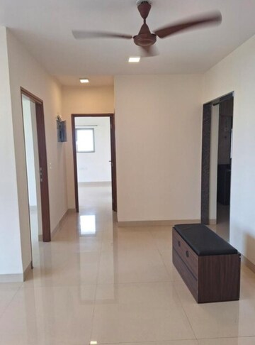Room in 2 BHK Apartment at Pride Park Royale, Andheri East – for Rent