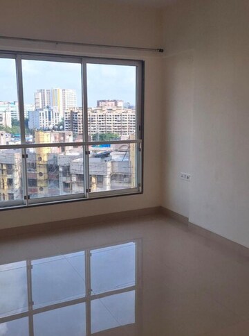 Room in 2 BHK Apartment at Pride Park Royale, Andheri East – for Rent