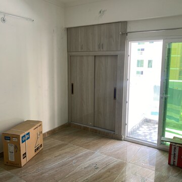 Room in 2 BHK Apartment at Migsun Vilaasa Walk, Eta Ii Greater Noida – for Rent