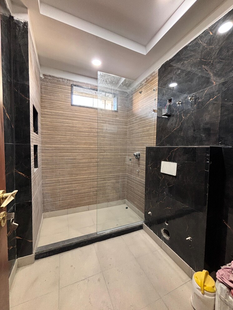 Bathroom, bptp-discovery-park 3.5 Bedroom 2800 Sq.Ft. Apartment In Sector 80 Faridabad 8447304