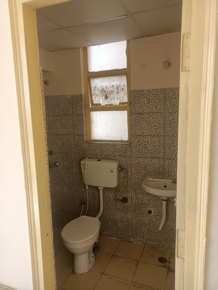 Bathroom, breez-global-heights 2 Bedroom 709 Sq.Ft. Apartment In Sohna Sector 33 Gurgaon 8447305