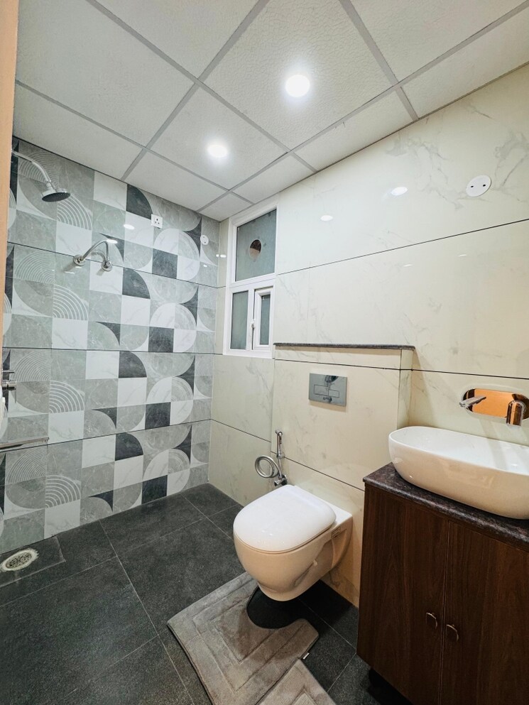 Attached Bathroom, ambala highway 3 Bedroom 2025 Sq.Ft. Apartment In Ambala Highway Zirakpur 8447390