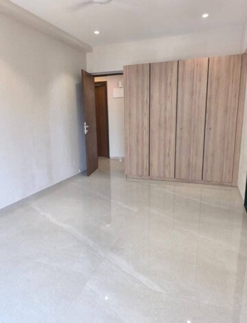 Room in 2 BHK Apartment at K Raheja Vihar, Powai – for Rent